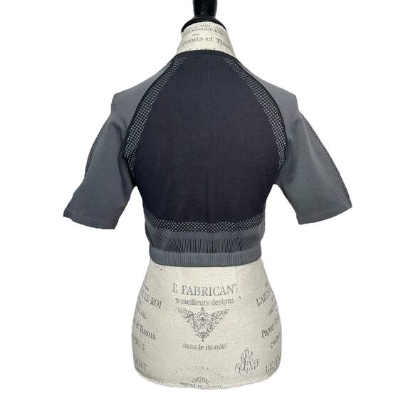 Fabletics | Women | Jessie Black Pewter Seamless Athletic Stretch Crop Top | XL - Picture 3 of 9